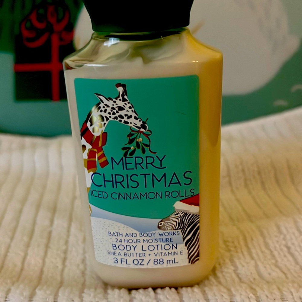 Merry Christmas Iced Cinnamon Rolls Body Lotion